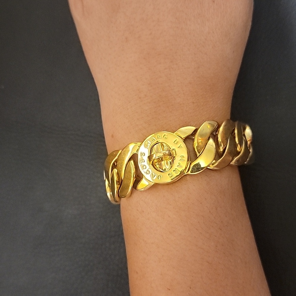 Marc By Marc Jacobs Goldtone Katie Logo Link Bracelet - Picture 7 of 9